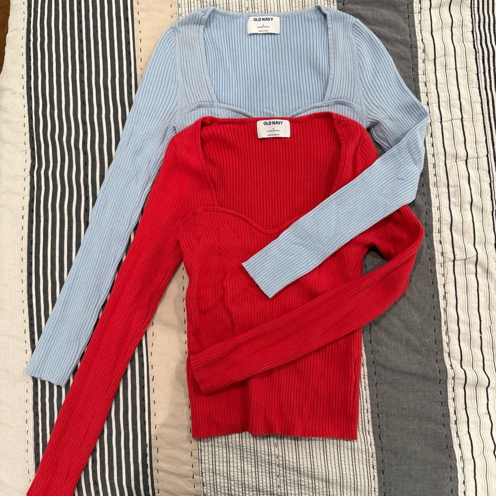 🛍️ Two Old Navy Women's Ribbed Sweater - Light Blue and Red